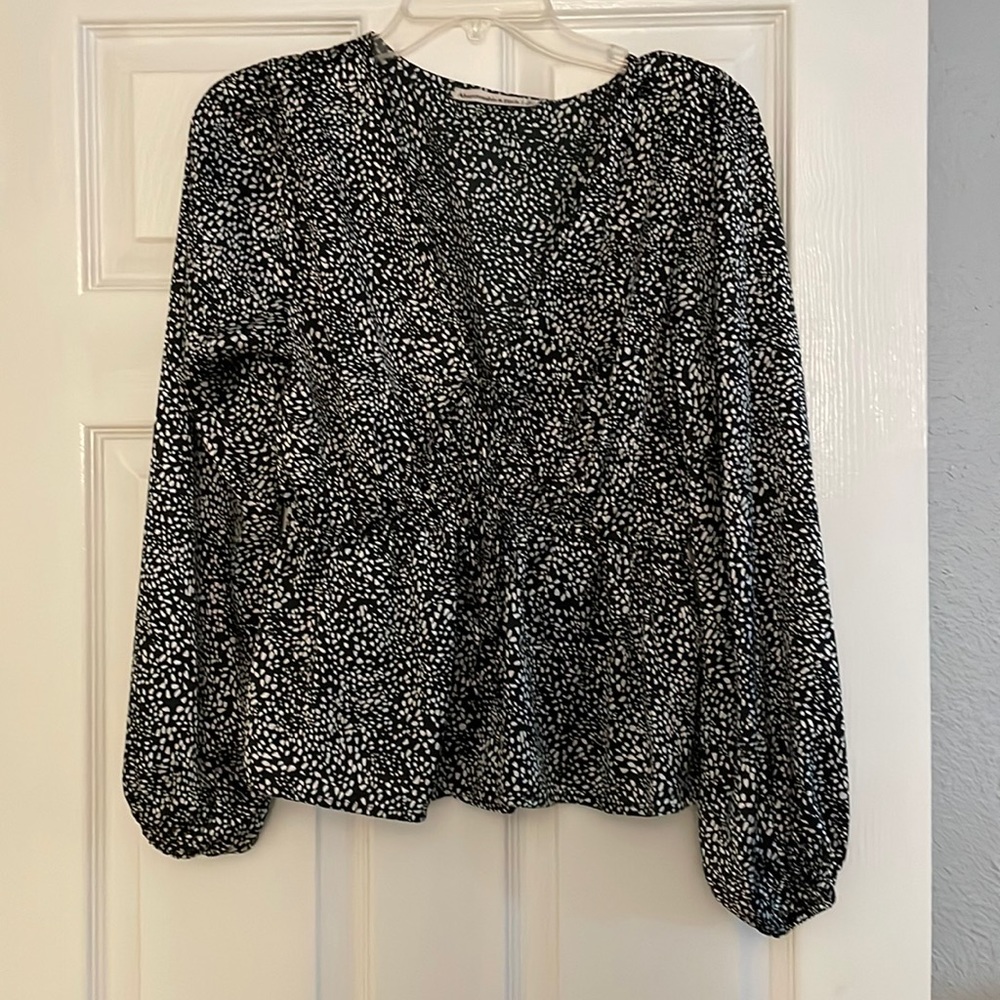 Abercrombie black pattern satin top